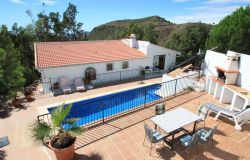 Pool mit Grillterrasse